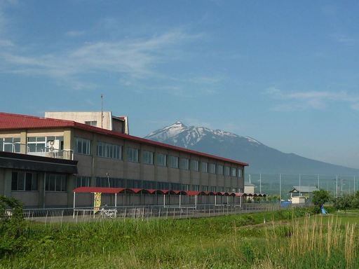 新和中学校からの岩木山