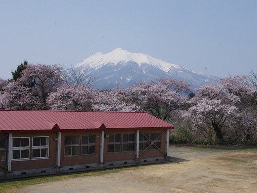 船沢中学校からの岩木山