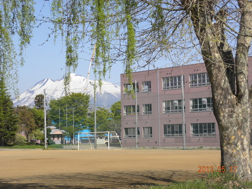 第三中学校からの岩木山