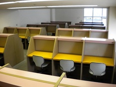 弘前市立弘前図書館の自習室
