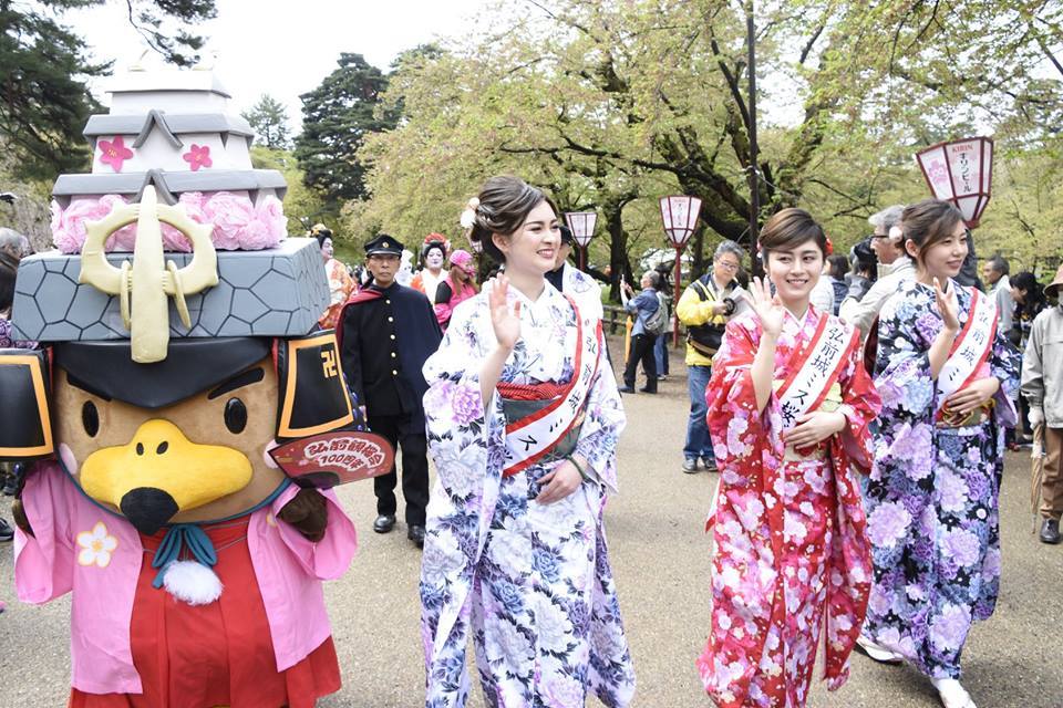 弘前観桜会100周年記念パレードの様子