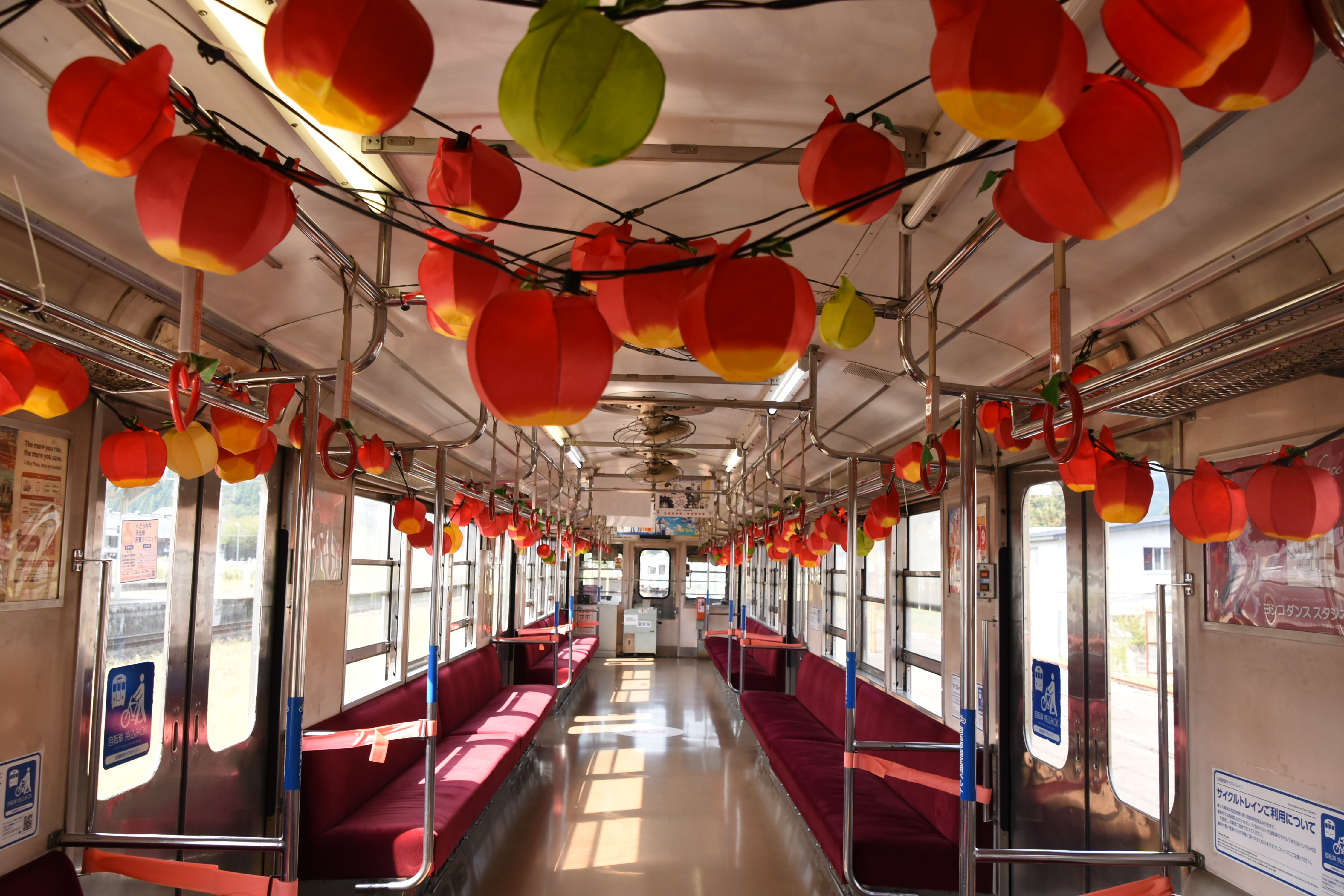 りんごねぷた列車運行中（2024.09.25） - いいかも！！弘前 ～弘前