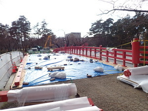 修理中の杉の大橋（北から）