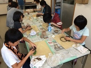 土器づくり風景