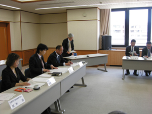 写真：事務局による説明