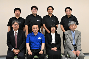 NPO法人青森県生成AI活用推進協議会との対話集会（集合写真、弘前市総合学習センターにて）