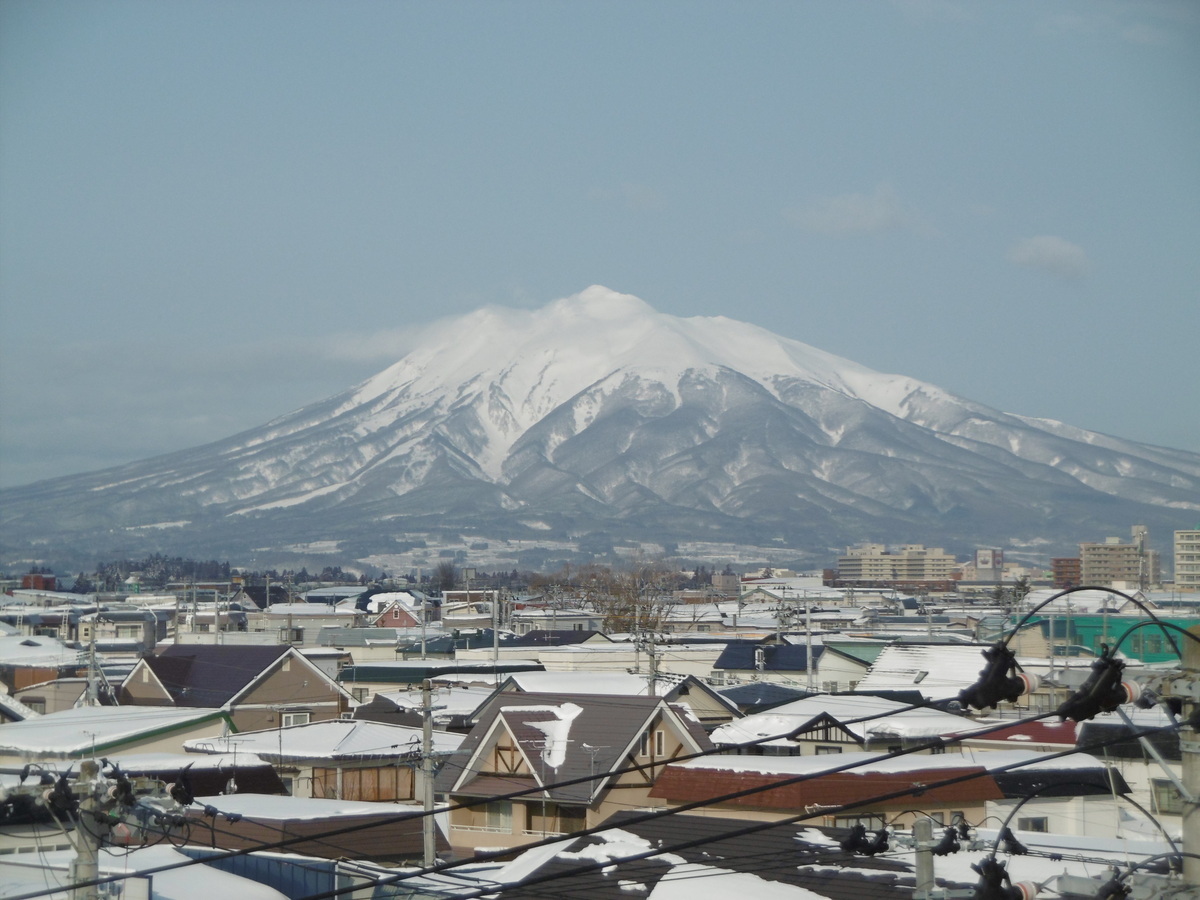 第五中学校から見る岩木山