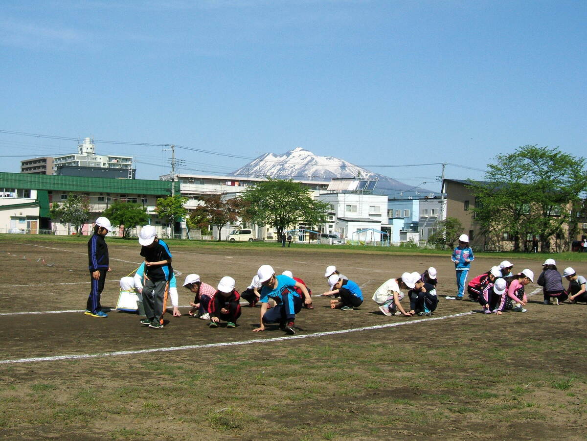 東小学校から見る岩木山