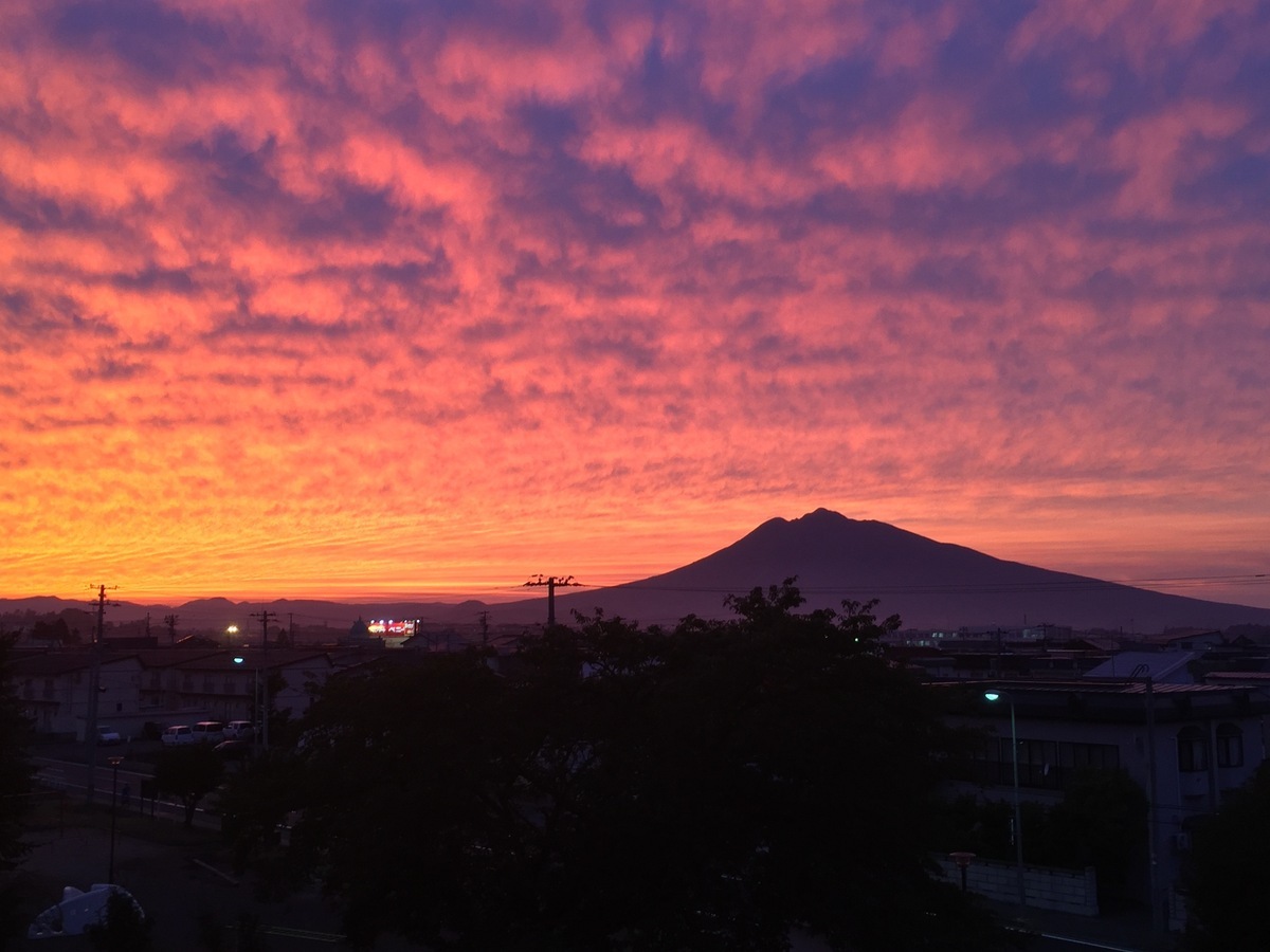 松原小学校から見る岩木山