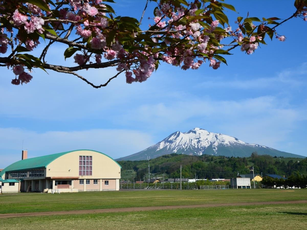相馬小学校から見る岩木山