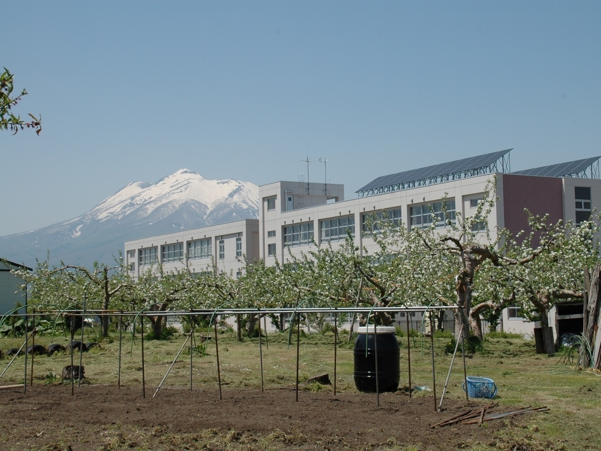高杉小学校から見える岩木山