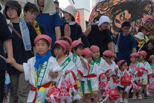 土手町を練り歩いて行ったよ
